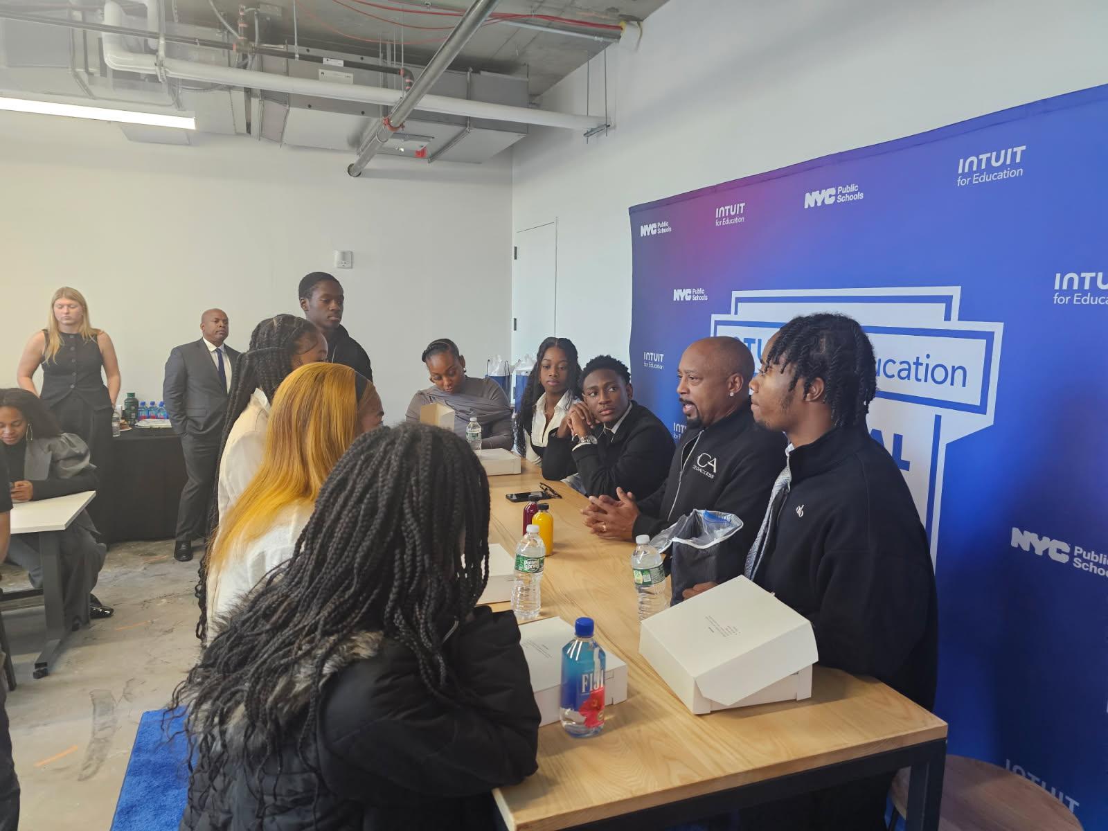 Students exchanging ideas with experienced entrepreneurs
